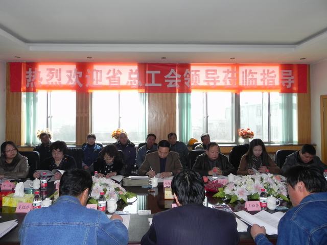 深入車間班組、“零距離”接觸職工、體驗(yàn)職工生活、傾聽(tīng)職工心聲